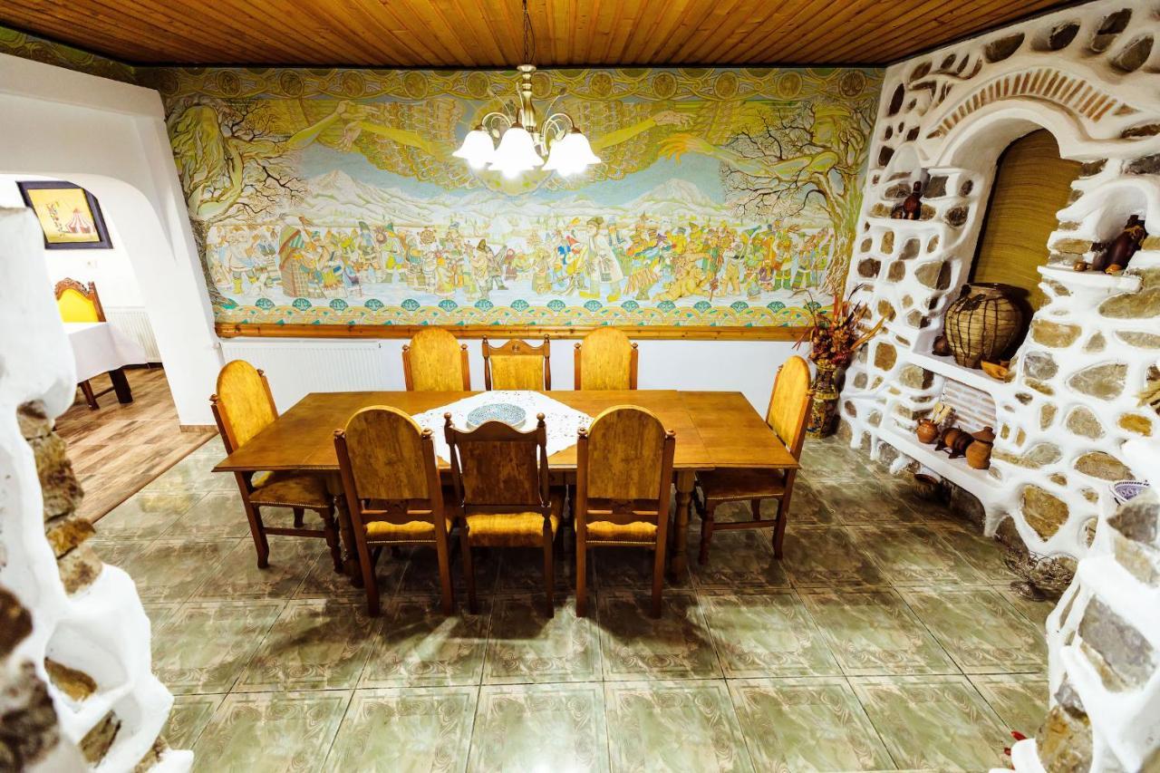 Pensiunea Iris Turcineşti Buitenkant foto